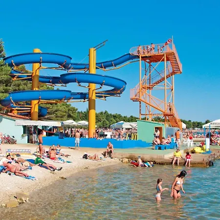Center Marija, Location In