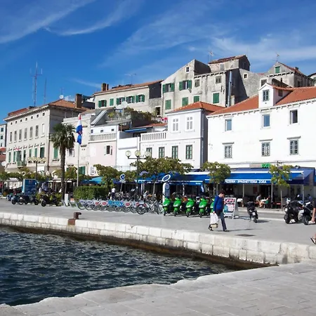 Center Marija, Location In